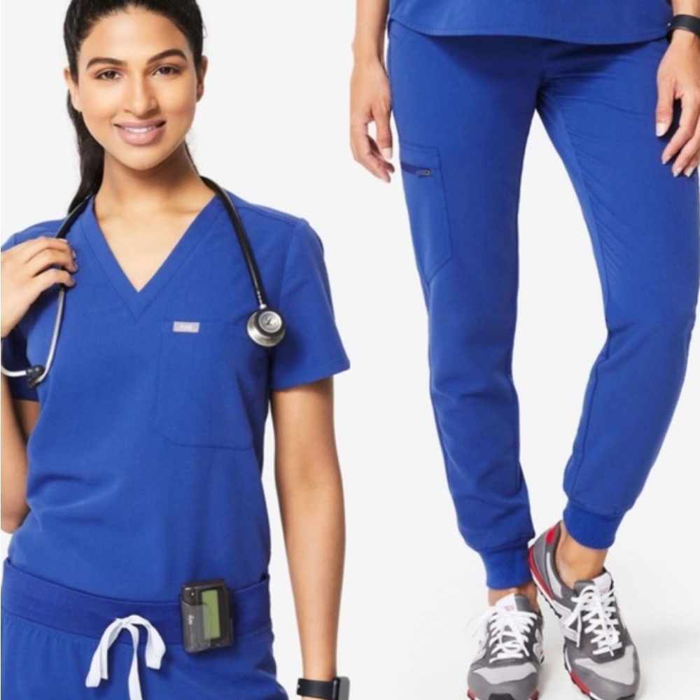 Figs winning blue one pocket top